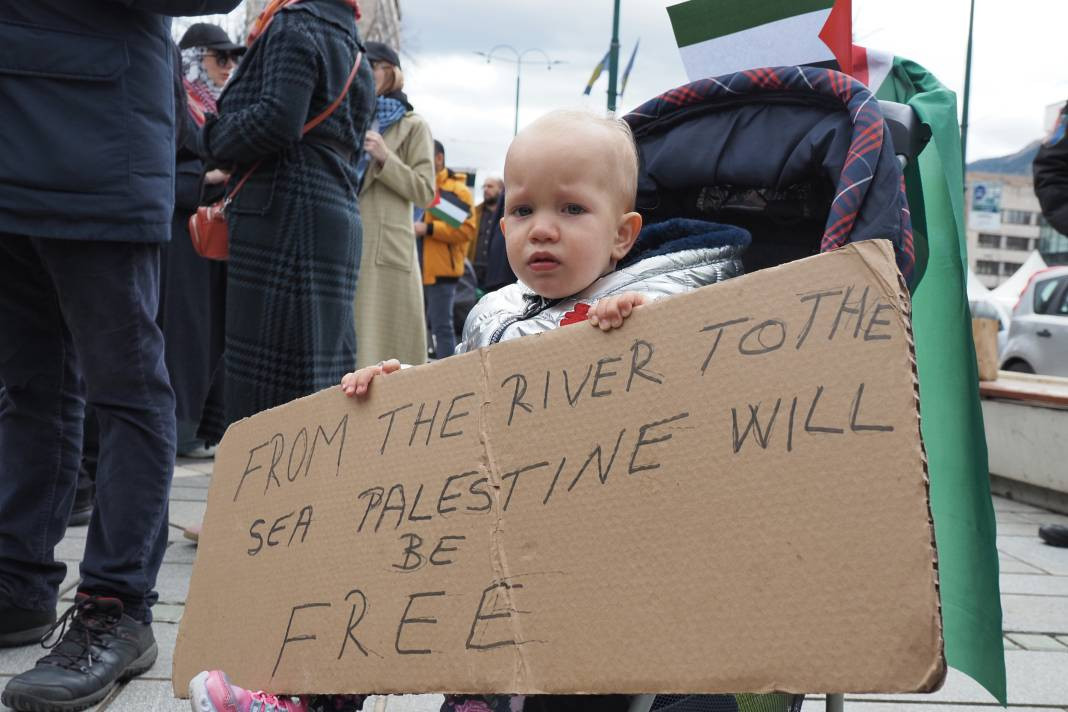 Londra ve Saraybosna'da İsrail protestosu! Binlerce kişi sokaklara döküldü - Resim: 27